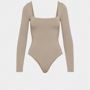 Aritzia Contour Cheeky Squareneck Longsleeve Bodysuit
